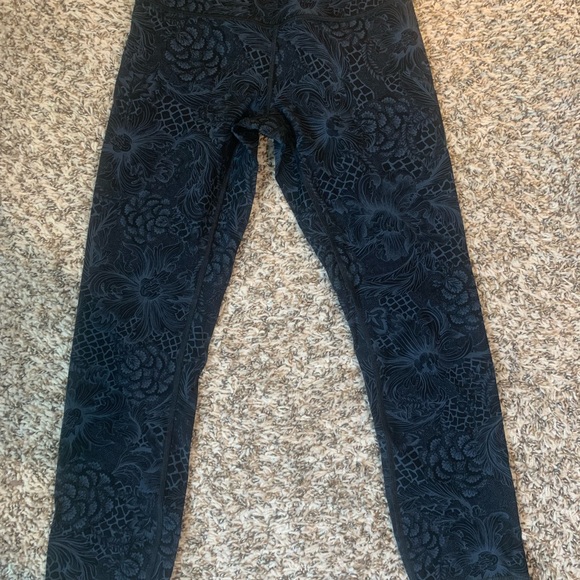 Lulu lemon beautiful never worn leggings - Picture 6 of 8